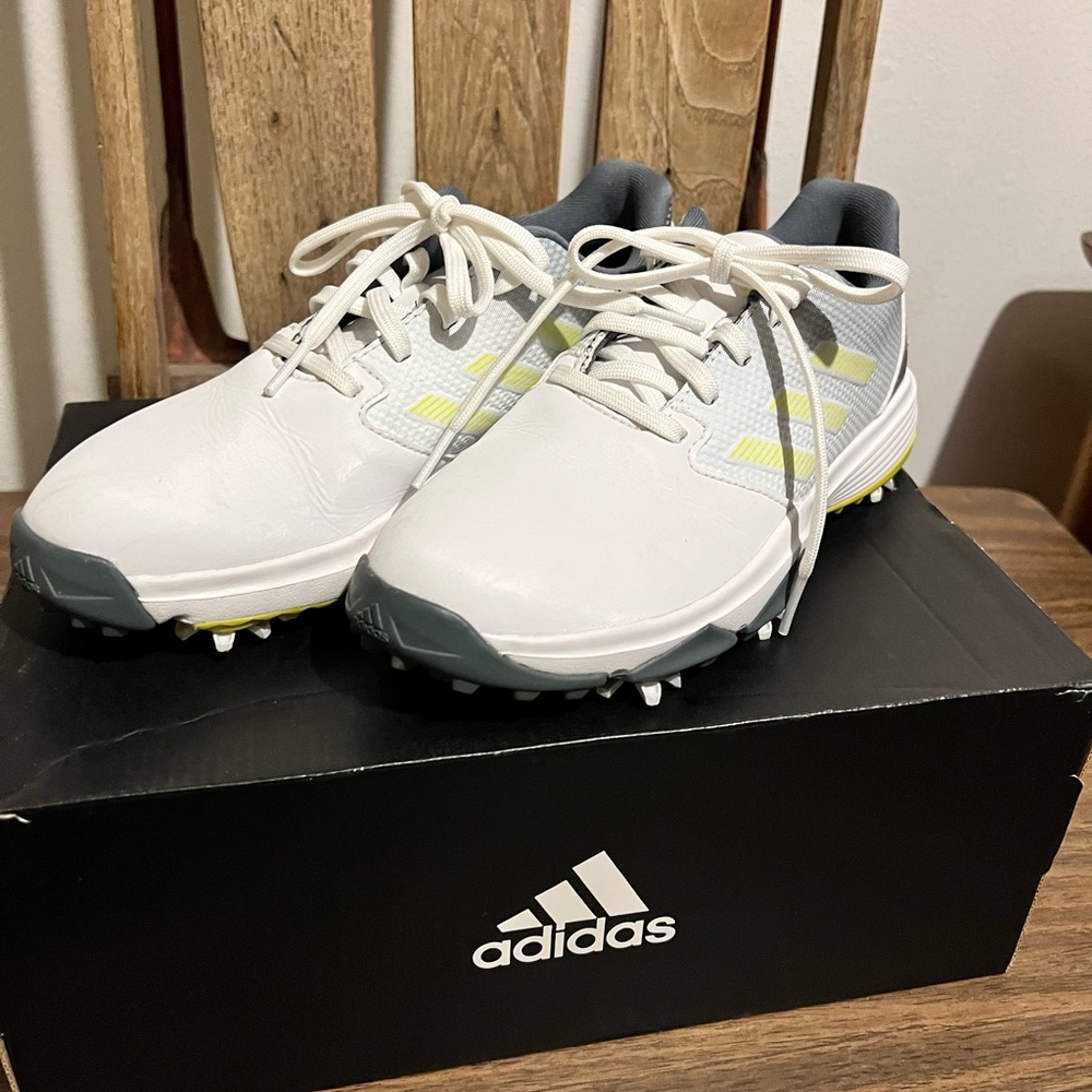 Adidas golf shoe size 4